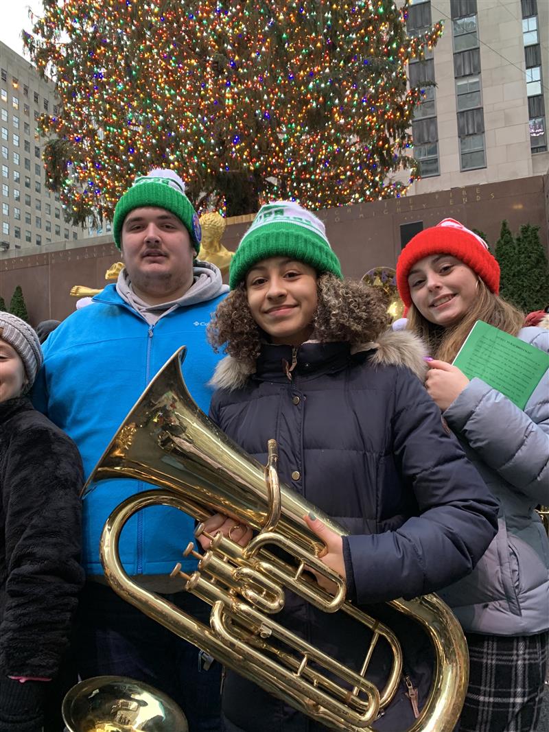 Deer Park Musicians Take Up Tubas For Nyc Christmas Concert